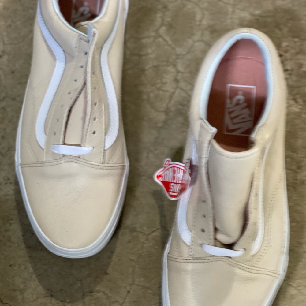 Men’s vans shoes pink and white no laces